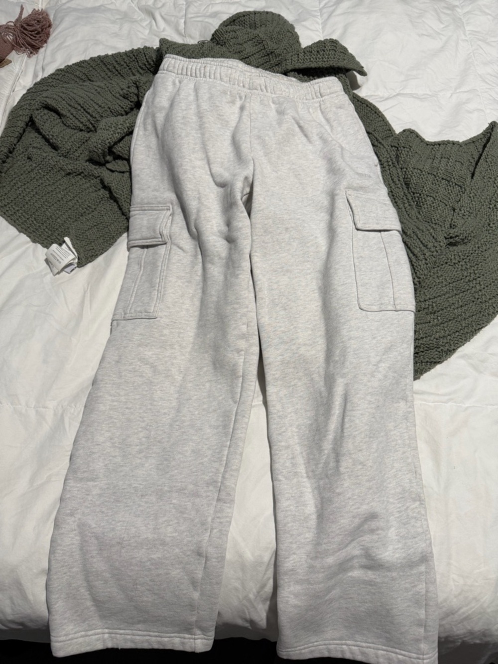 Aritzia women’s Light Gray Cargo Joggers